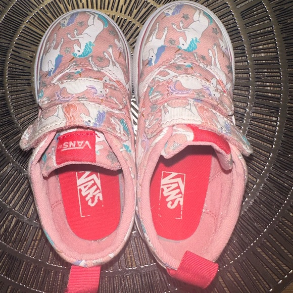 Unicorn Vans - Picture 4 of 6